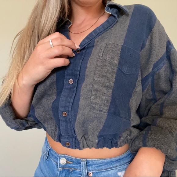 IZOD vintage crop button up collared shirt - Picture 4 of 7